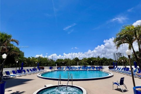 Copropriété à louer à Aventura, Floride: 2 chambres, 93.37 m2 № 1977236 - photo 4