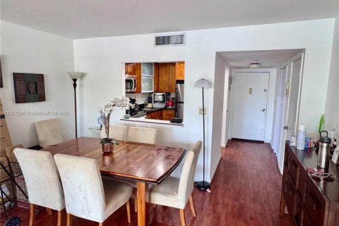 Copropriété à louer à Aventura, Floride: 2 chambres, 93.37 m2 № 1977236 - photo 13