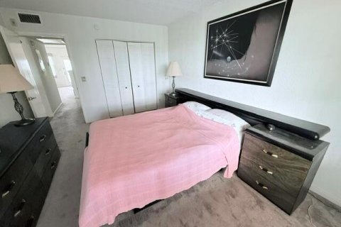 Condo in Deerfield Beach, Florida, 2 bedrooms  № 2243589 - photo 12