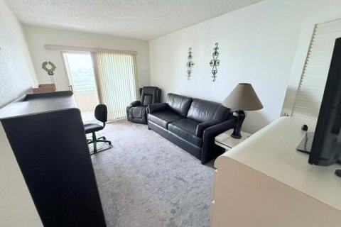 Condo in Deerfield Beach, Florida, 2 bedrooms  № 2243589 - photo 10