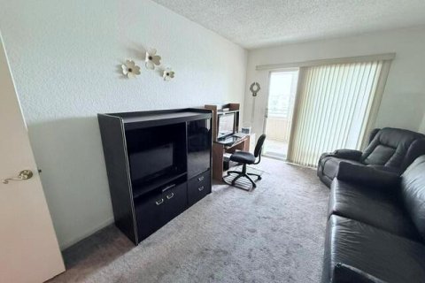 Condo in Deerfield Beach, Florida, 2 bedrooms  № 2243589 - photo 11