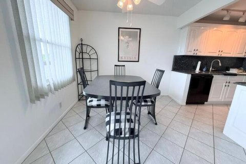 Condo in Deerfield Beach, Florida, 2 bedrooms  № 2243589 - photo 4