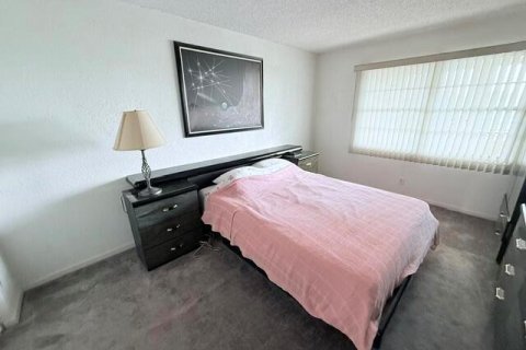 Condo in Deerfield Beach, Florida, 2 bedrooms  № 2243589 - photo 13