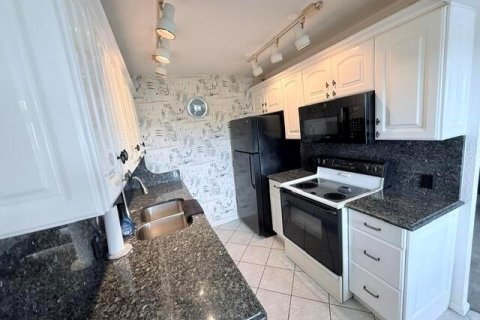 Condo in Deerfield Beach, Florida, 2 bedrooms  № 2243589 - photo 2