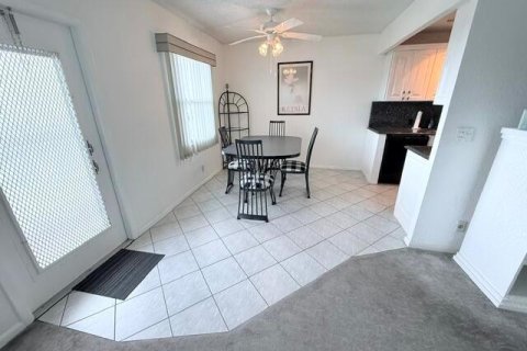 Condo in Deerfield Beach, Florida, 2 bedrooms  № 2243589 - photo 5