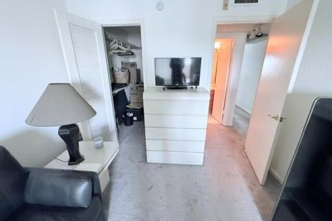 Condo in Deerfield Beach, Florida, 2 bedrooms  № 2243589 - photo 8