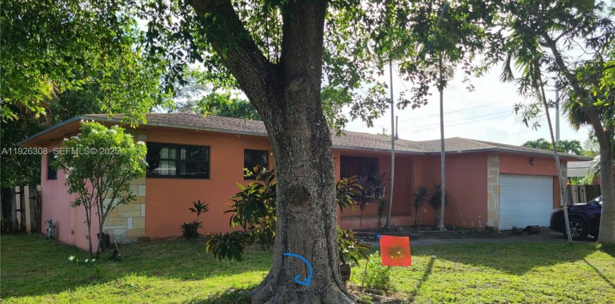 Casa en North Miami, Florida 3 dormitorios, 123.37 m2 № 1984583
