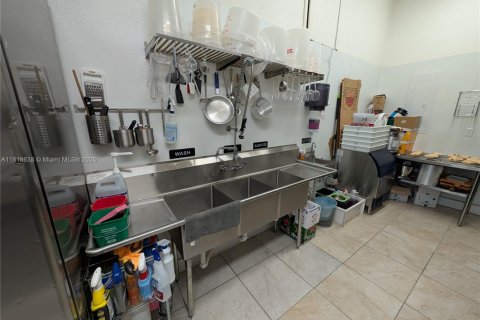 Commercial property in Miami, Florida № 1776014 - photo 17