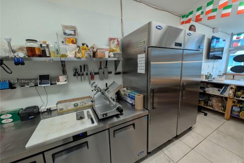 Commercial property in Miami, Florida № 1776014 - photo 14