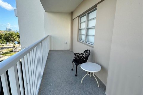 Copropriété à vendre à Sunny Isles Beach, Floride: 2 chambres, 113.34 m2 № 1861562 - photo 3