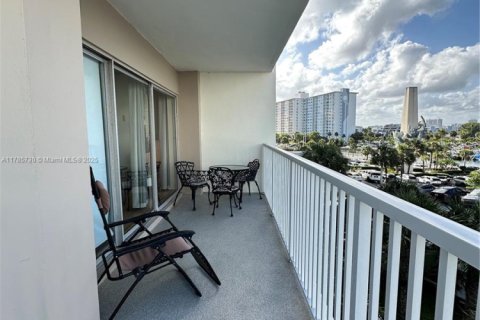 Copropriété à vendre à Sunny Isles Beach, Floride: 2 chambres, 113.34 m2 № 1861562 - photo 4