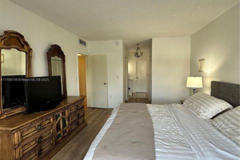 Copropriété à vendre à Sunny Isles Beach, Floride: 2 chambres, 113.34 m2 № 1861562 - photo 15