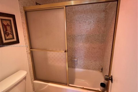 Copropriété à vendre à Sunny Isles Beach, Floride: 2 chambres, 113.34 m2 № 1861562 - photo 23