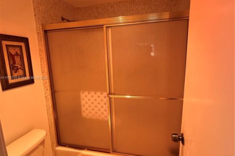 Copropriété à vendre à Sunny Isles Beach, Floride: 2 chambres, 113.34 m2 № 1861562 - photo 24