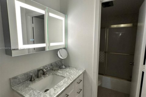 Copropriété à vendre à Sunny Isles Beach, Floride: 2 chambres, 113.34 m2 № 1861562 - photo 26