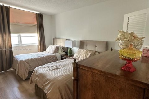 Copropriété à vendre à Sunny Isles Beach, Floride: 2 chambres, 113.34 m2 № 1861562 - photo 12