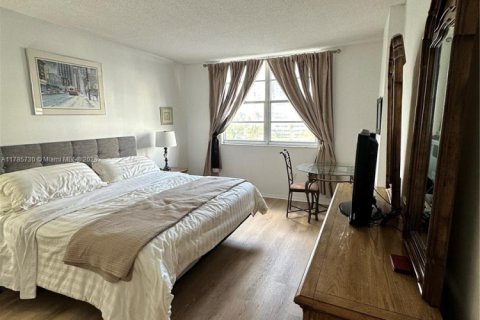 Copropriété à vendre à Sunny Isles Beach, Floride: 2 chambres, 113.34 m2 № 1861562 - photo 20