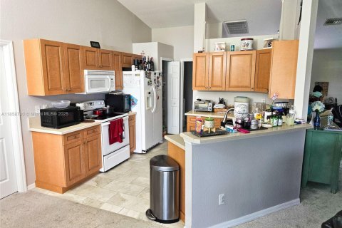 Купить виллу или дом в Кейп-Корал, Флорида 3 спальни, № 1957831 - фото 10