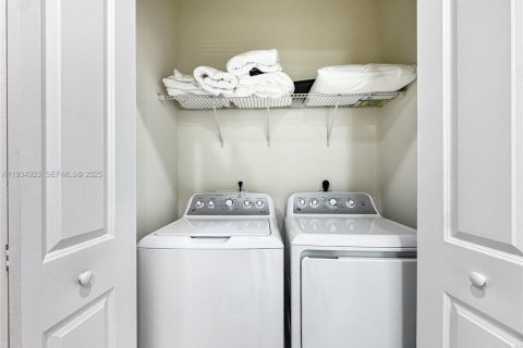 Adosado en venta en Doral, Florida, 3 dormitorios, 149.02 m2 № 1993760 - foto 17