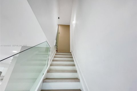 Adosado en venta en Doral, Florida, 3 dormitorios, 149.02 m2 № 1993760 - foto 7