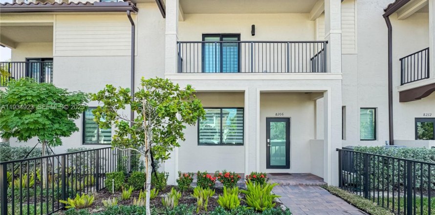 Adosado en Doral, Florida 3 dormitorios, 149.02 m2 № 1993760