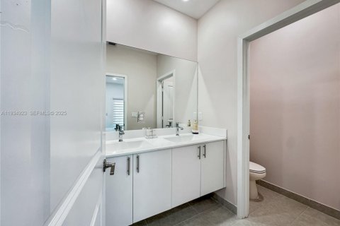 Adosado en venta en Doral, Florida, 3 dormitorios, 149.02 m2 № 1993760 - foto 11