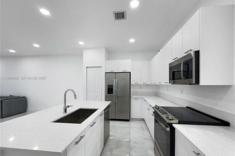 Adosado en venta en Doral, Florida, 3 dormitorios, 149.02 m2 № 1993760 - foto 5