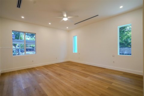 Casa en venta en Miami, Florida, 4 dormitorios, 254.65 m2 № 1752993 - foto 14