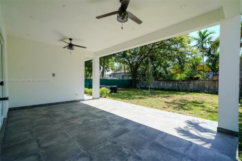 Casa en venta en Miami, Florida, 4 dormitorios, 254.65 m2 № 1752993 - foto 25