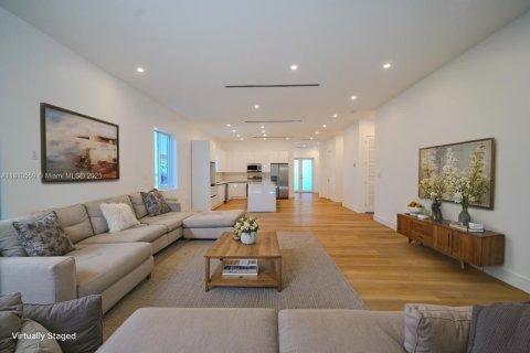 Casa en venta en Miami, Florida, 4 dormitorios, 254.65 m2 № 1752993 - foto 11