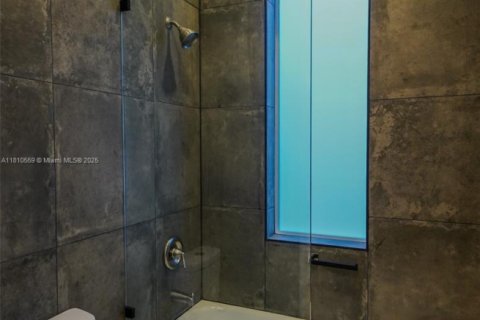 Casa en venta en Miami, Florida, 4 dormitorios, 254.65 m2 № 1752993 - foto 17