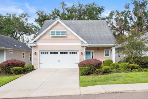 House in Gainesville, Florida 3 bedrooms, 184.97 sq.m. № 2395589