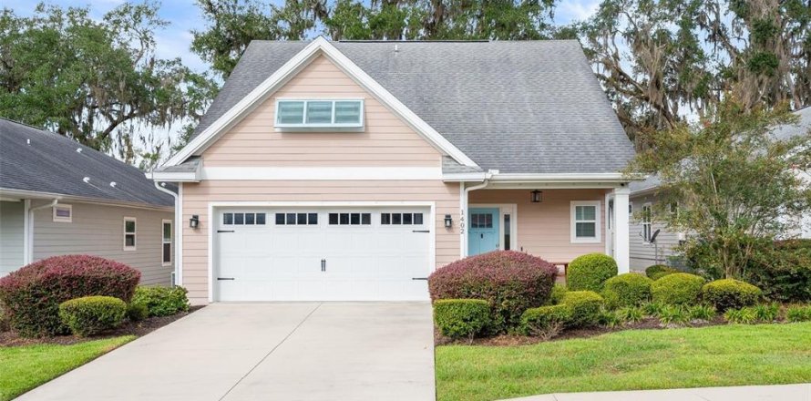 House in Gainesville, Florida 3 bedrooms, 184.97 sq.m. № 2395589