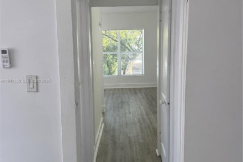 Снять в аренду квартиру в Майами, Флорида 1 спальня, 57.6м2, № 2005157 - фото 8