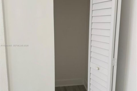 Снять в аренду квартиру в Майами, Флорида 1 спальня, 57.6м2, № 2005157 - фото 9