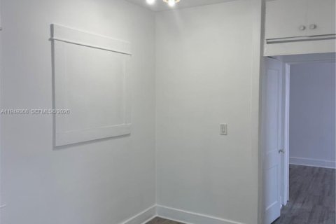 Снять в аренду квартиру в Майами, Флорида 1 спальня, 57.6м2, № 2005157 - фото 3