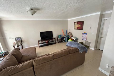 House in Cutler Bay, Florida 5 bedrooms, 261.98 sq.m. № 1840725 - photo 18