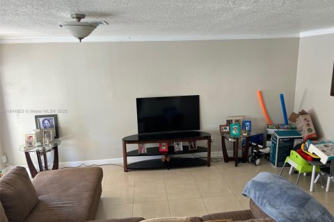 House in Cutler Bay, Florida 5 bedrooms, 261.98 sq.m. № 1840725 - photo 19