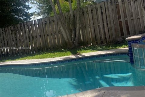 House in Cutler Bay, Florida 5 bedrooms, 261.98 sq.m. № 1840725 - photo 6