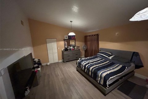 House in Cutler Bay, Florida 5 bedrooms, 261.98 sq.m. № 1840725 - photo 12