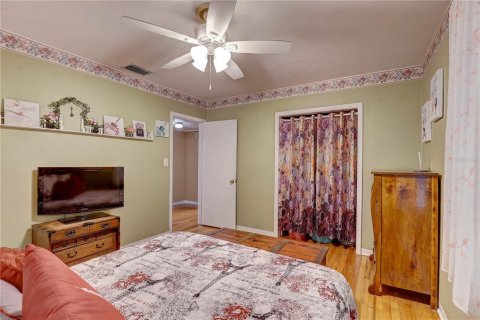 House in Saint Petersburg, Florida 3 bedrooms, 128.95 sq.m. № 1899988 - photo 18