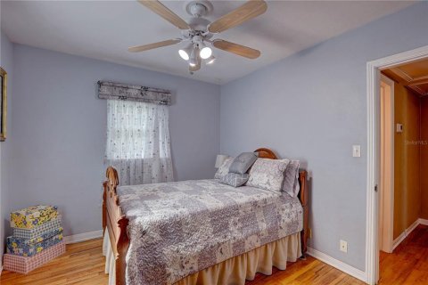 House in Saint Petersburg, Florida 3 bedrooms, 128.95 sq.m. № 1899988 - photo 23