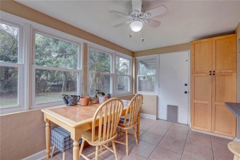 House in Saint Petersburg, Florida 3 bedrooms, 128.95 sq.m. № 1899988 - photo 5