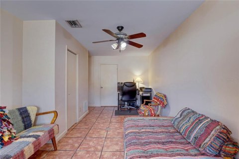 House in Saint Petersburg, Florida 3 bedrooms, 128.95 sq.m. № 1899988 - photo 25