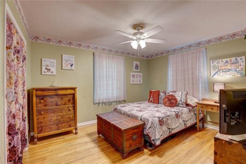 House in Saint Petersburg, Florida 3 bedrooms, 128.95 sq.m. № 1899988 - photo 16