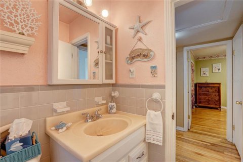 House in Saint Petersburg, Florida 3 bedrooms, 128.95 sq.m. № 1899988 - photo 20