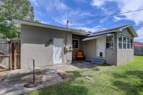 House in Saint Petersburg, Florida 3 bedrooms, 128.95 sq.m. № 1899988 - photo 30