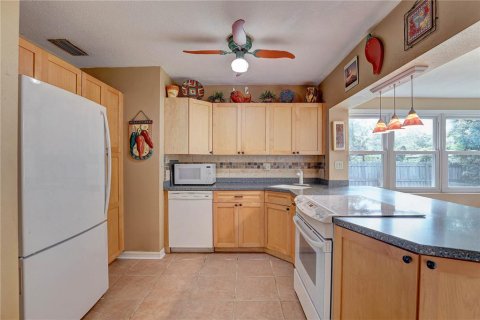 House in Saint Petersburg, Florida 3 bedrooms, 128.95 sq.m. № 1899988 - photo 3