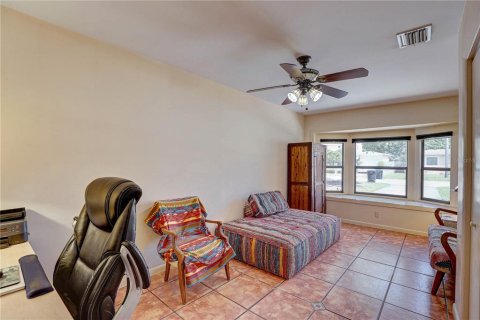 House in Saint Petersburg, Florida 3 bedrooms, 128.95 sq.m. № 1899988 - photo 24