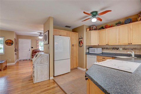 House in Saint Petersburg, Florida 3 bedrooms, 128.95 sq.m. № 1899988 - photo 11